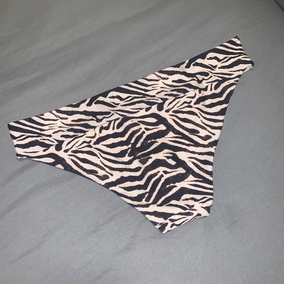 5/$25!!!  Cute Zebra Bikini Bottom from H & M - Picture 6 of 10